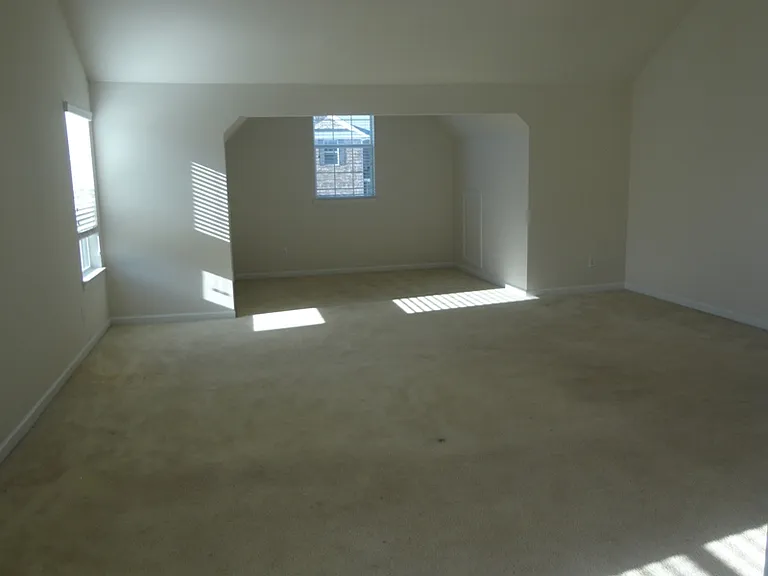 1040 Baltic Way — Photo 9