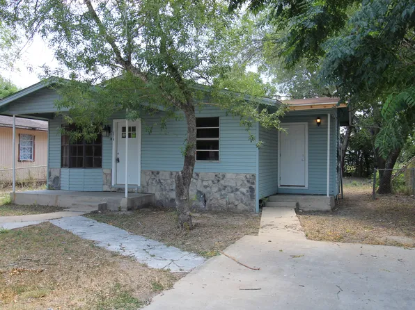 2010 Soliz St, Alice, TX 78332