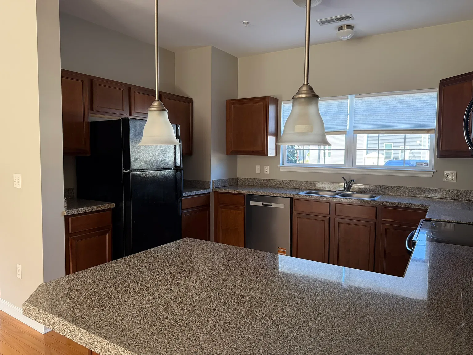3 bed, 2.5 bath, 1489 sqft, $1,800 — Photo 4