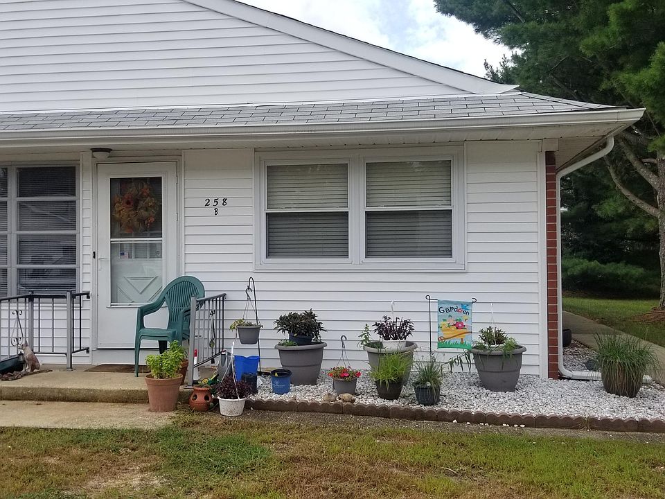 1st image of 258 Laurel Pl #B