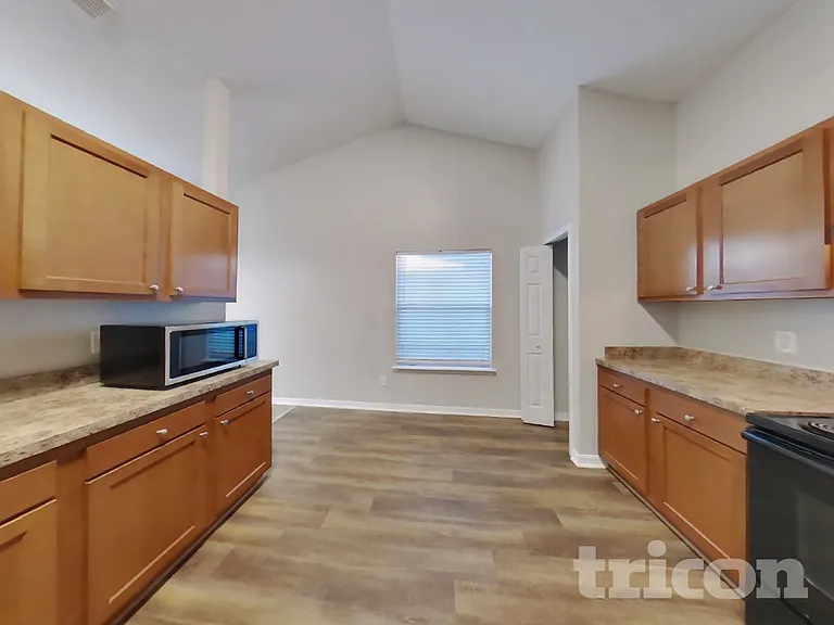 470 Shamrock Ave S — Photo 6