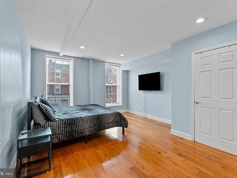 1818 E Pratt St #A — Photo 2