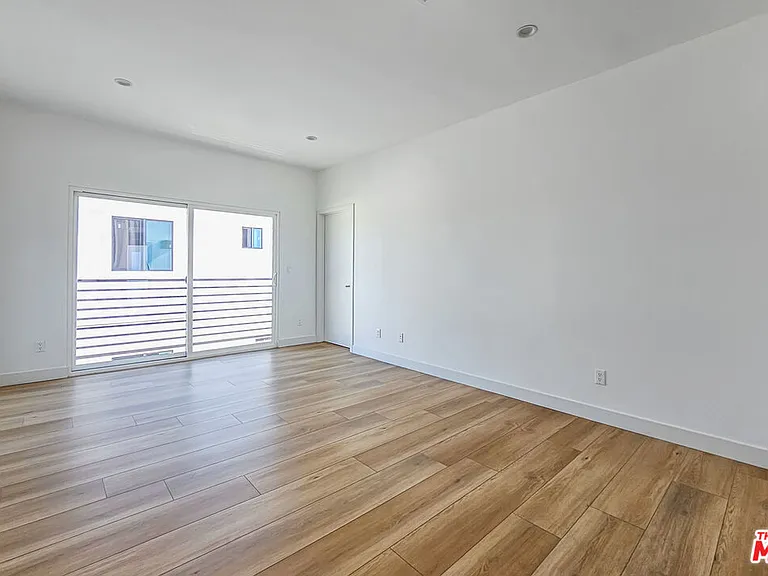 1921 Carmona Ave — Photo 19