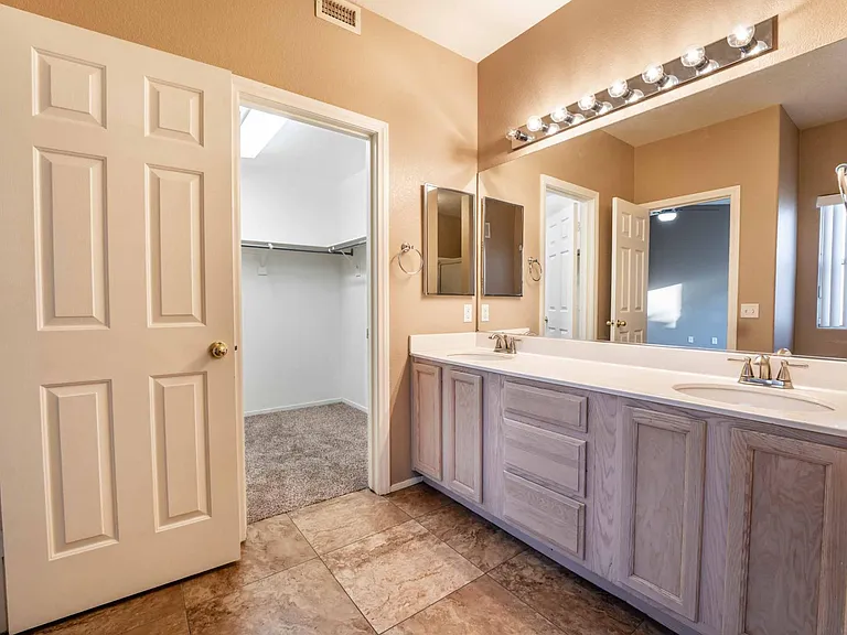2000 Quartz Cliff St #104 — Photo 15