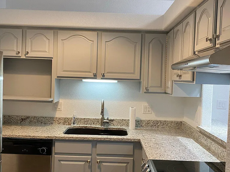 325 S Union Ave #B — Photo 13