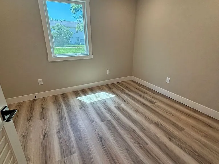 106 E Sycamore St — Photo 63