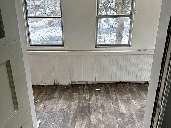 5th image of 136 Alderman St #3