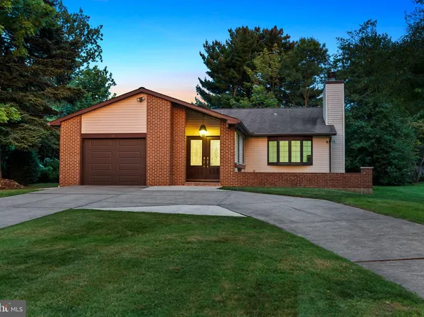 6 Broad St, Hatboro, PA 19040