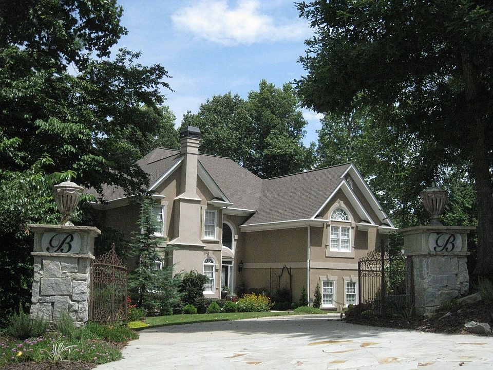 GORGEOUS HOME IN EQUESTRIAN COMMUNITY