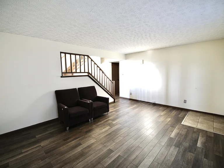 7160 Lauretta Ct — Photo 15