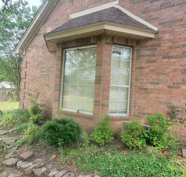 1084 Tara Dr — Photo 4