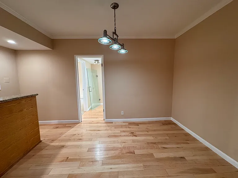 Dining Room w/wet bar built-in.