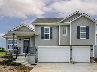 27021 E Dogwood Ln, Lake Lotawana, MO 64086