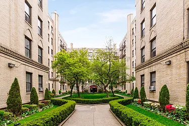 2132 Wallace Avenue in Pelham Parkway