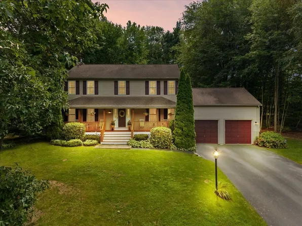 194 Woodlawn St, East Taunton, MA 02718