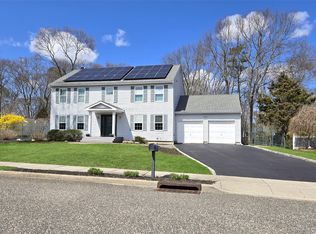 5 Dorothy Lane, Holbrook, NY 11741