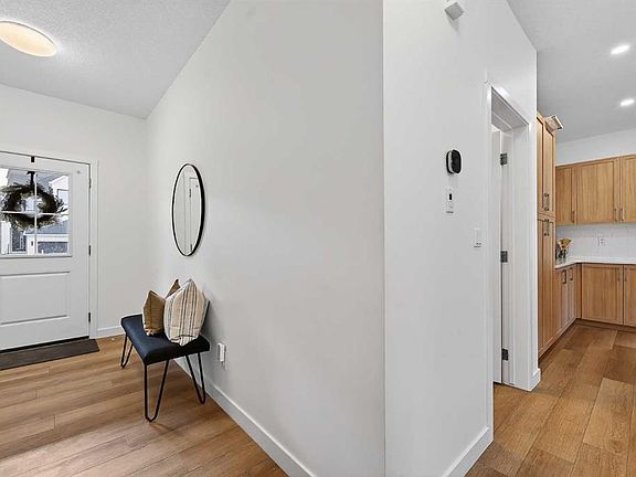 4th image of 309 W Baneberry Way SW