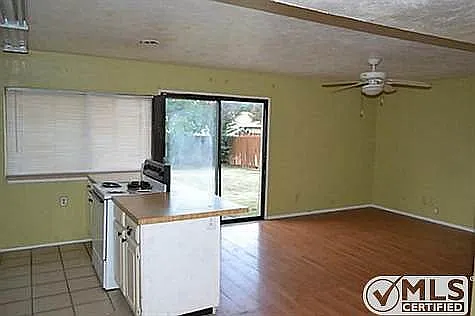 3 bed, 1692 sqft, $2,200 — Photo 3