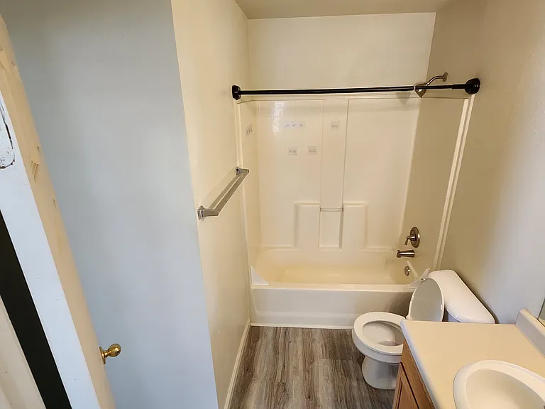 Upstairs full bathroom