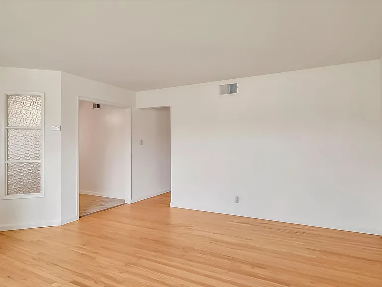 754 Yale Ln — Photo 13