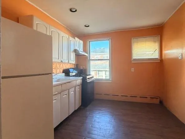 5384 Charles St, Philadelphia, PA 19124