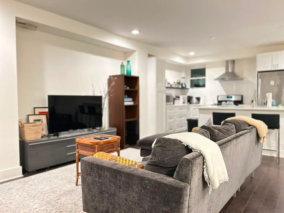 18 Q St NW #1