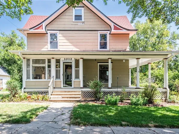 1012 7th St, Baldwin City, KS 66006