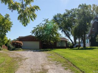 27885 E River Rd, Grosse Ile, MI 48138