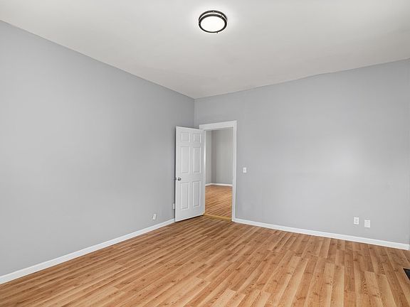 3rd image of 131 Sturges Ave