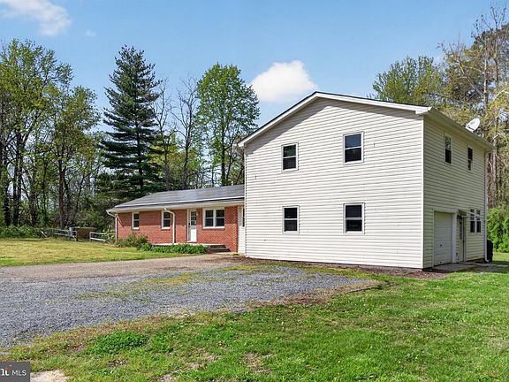 3rd image of 45278 Cove Manor Rd