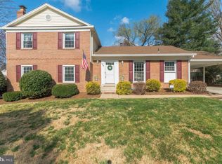 6832 Lamp Post Ln, Alexandria, VA 22306