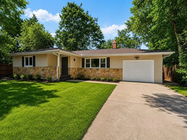 1037 N Twyckenham Dr, South Bend, IN 46617