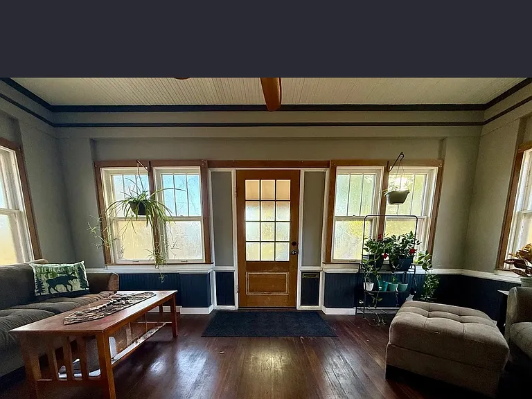 Enclosed 3 season front room
