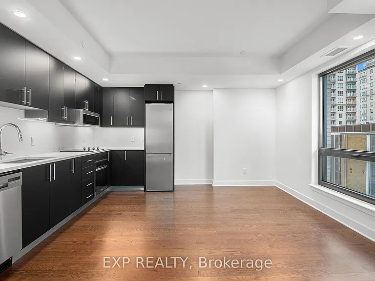 180 George St #1301 — Photo 11