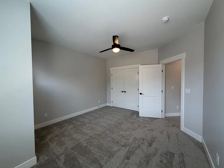 577 E Hemsworth Ln — Photo 34