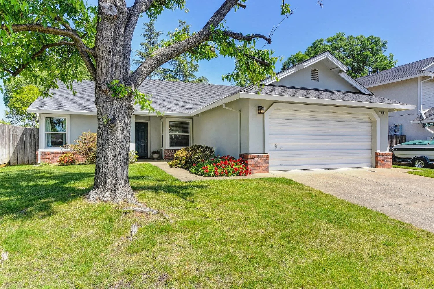 110 Arbuckle Ave photo 1