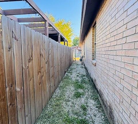2nd image of 6841 Tallowood Cir