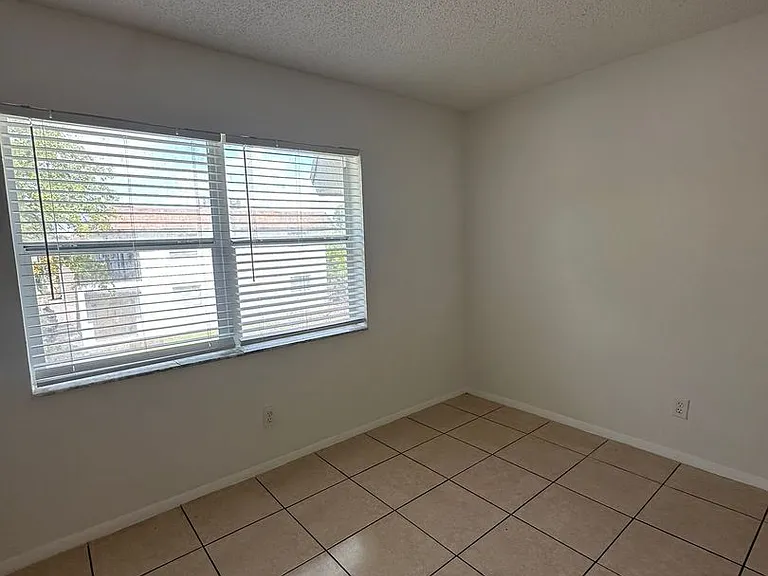 5961 SW 41st St — Photo 7