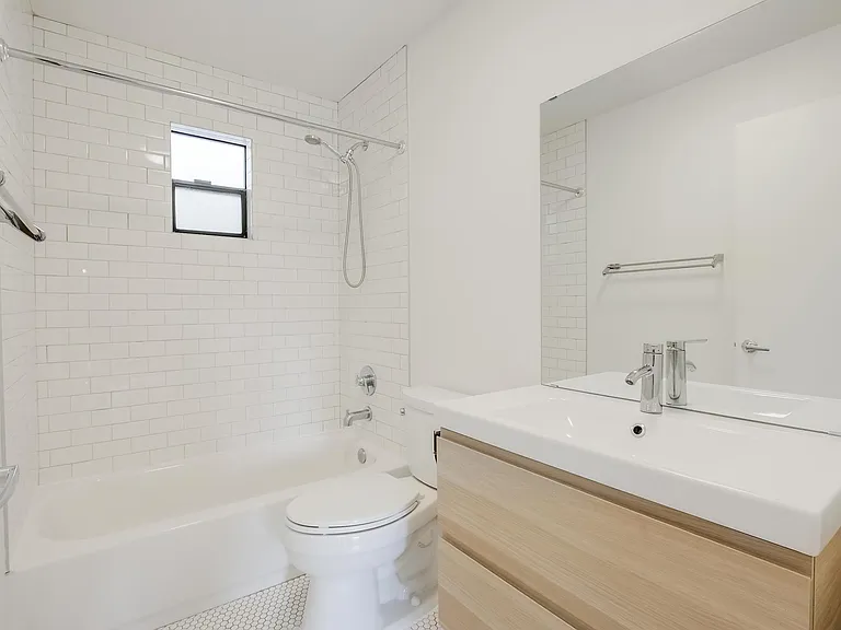 5525 Media Dr #8 — Photo 9