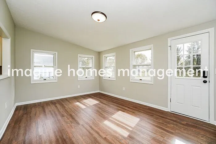 3 bed, 1.0 bath, 1180 sqft, $1,950 — Photo 4