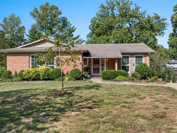 403 Ranch Dr, Ballwin, MO 63011