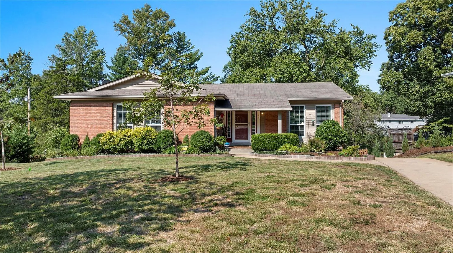 403 Ranch Dr photo 1