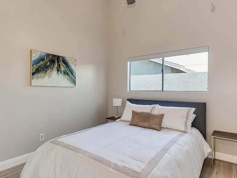 6218 E Waltann Ln — Photo 14