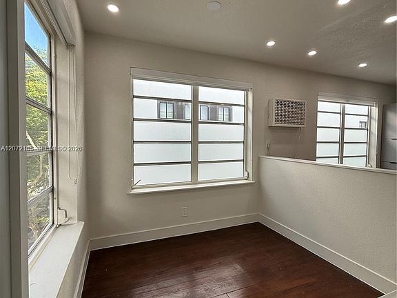 4th image of 723 2nd St #3