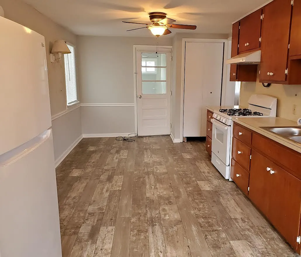 2 bed, 1079 sqft, $1,300 — Photo 3