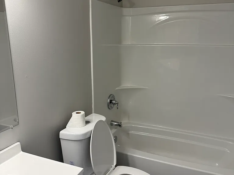 412 Woodcreek Dr #7 — Photo 8