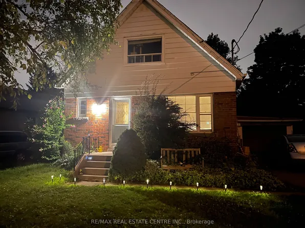 34 Singleton Rd, Toronto, ON M1R 1H9