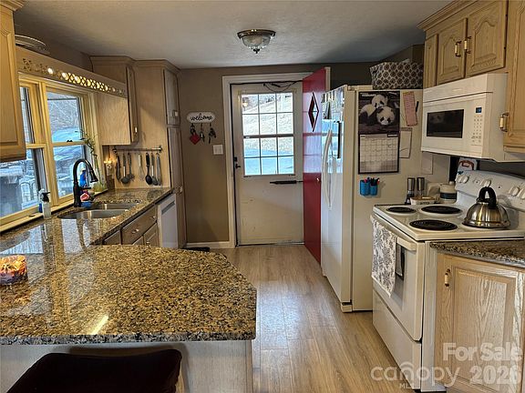 5th image of 190 Benfield Rd