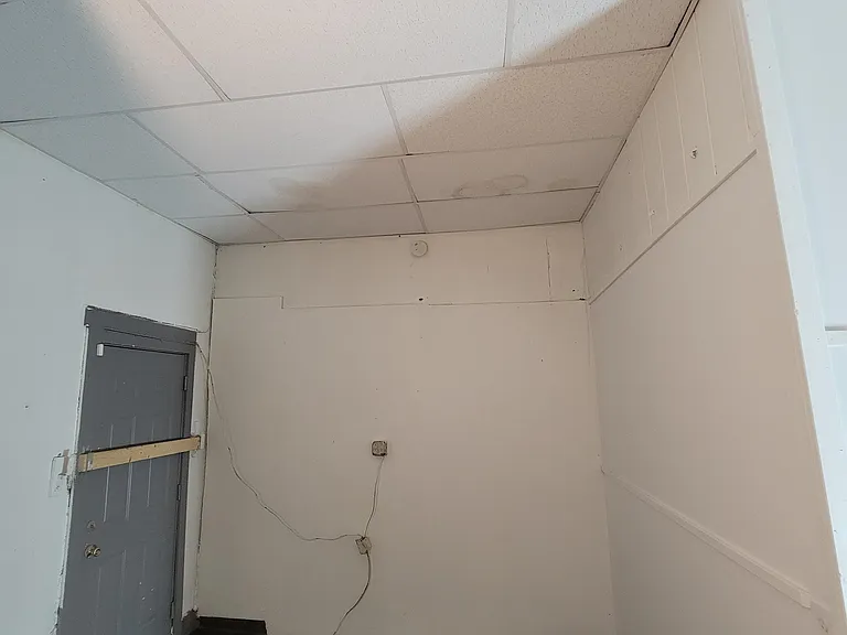 1709-1713 Clifford Ave - 1709 -Store Front — Photo 3