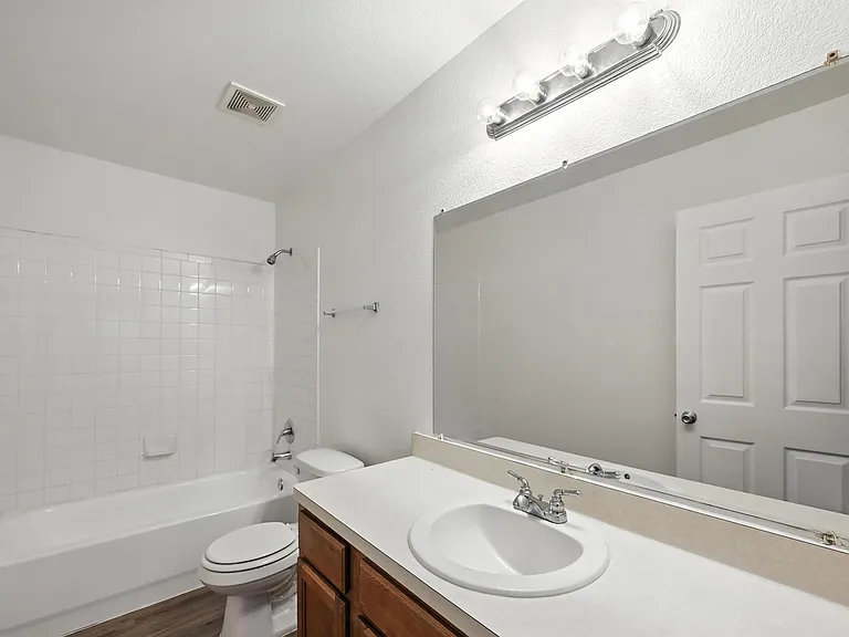 1713 Manor Garden Curv — Photo 5